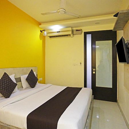 Hotel Star Inn-Near Delhi Airport 뉴델리 외부 사진