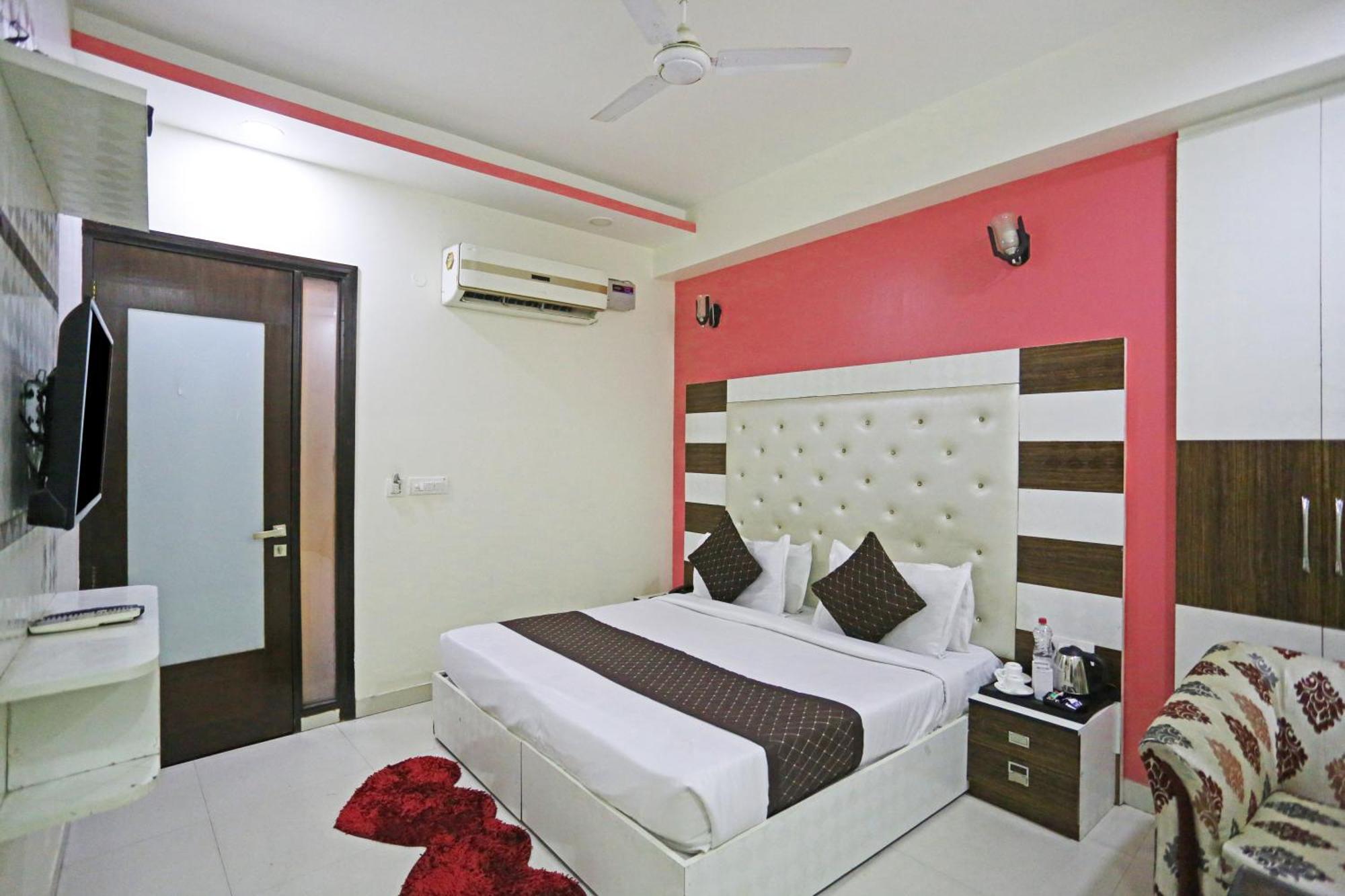 Hotel Star Inn-Near Delhi Airport 뉴델리 외부 사진