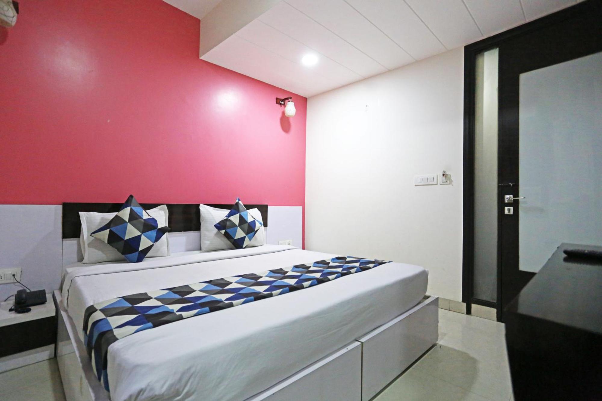 Hotel Star Inn-Near Delhi Airport 뉴델리 외부 사진