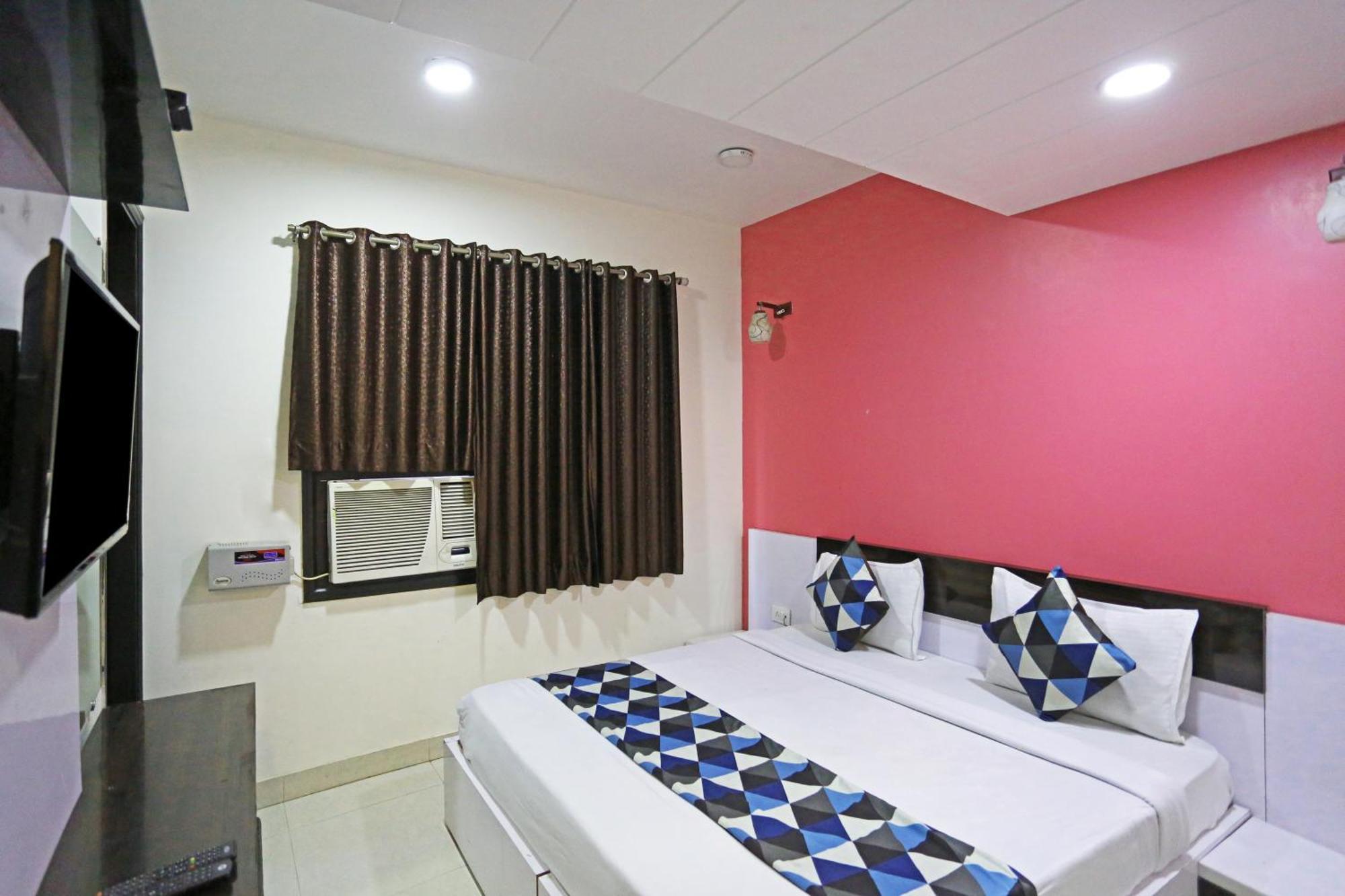 Hotel Star Inn-Near Delhi Airport 뉴델리 외부 사진