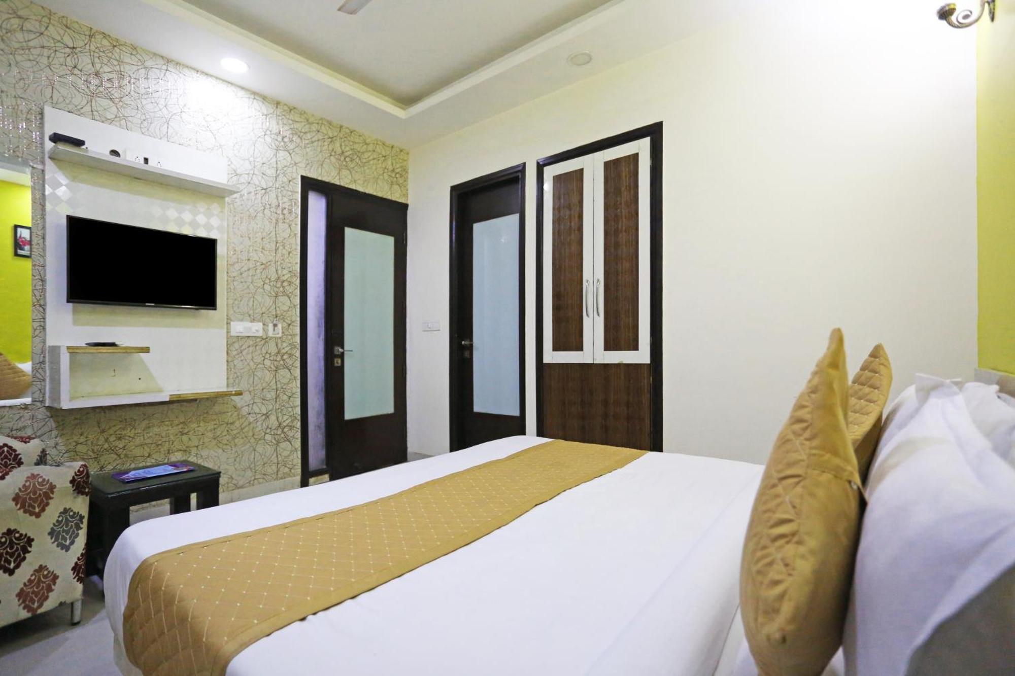 Hotel Star Inn-Near Delhi Airport 뉴델리 외부 사진