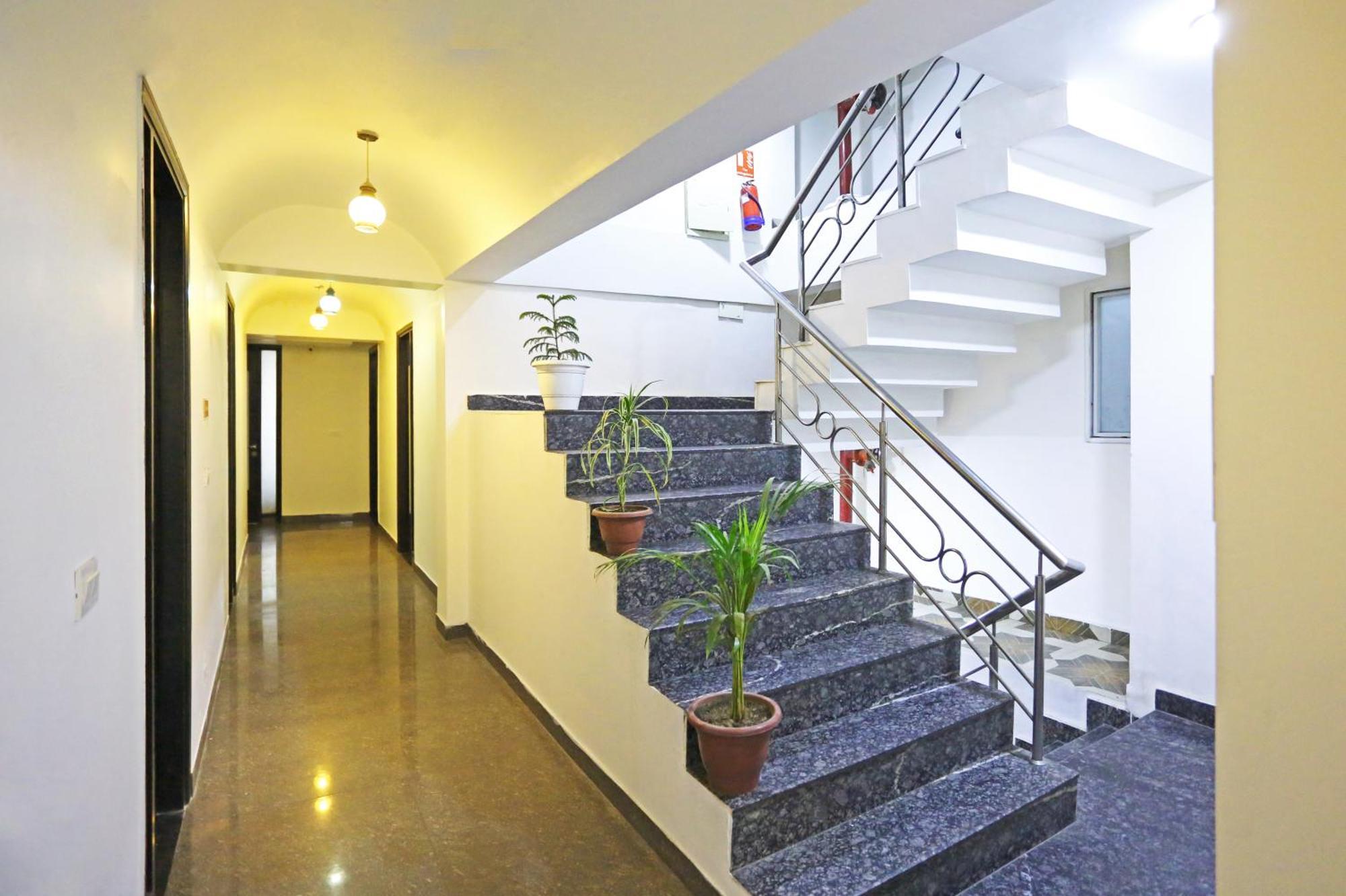 Hotel Star Inn-Near Delhi Airport 뉴델리 외부 사진