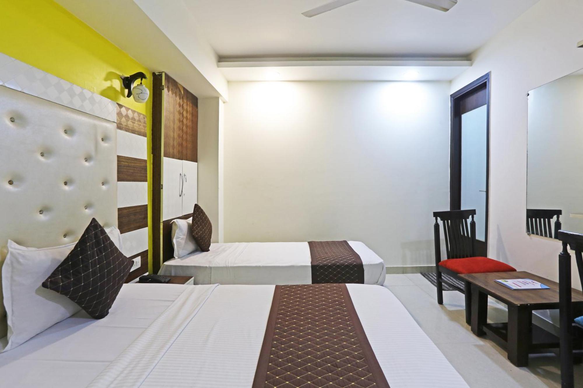 Hotel Star Inn-Near Delhi Airport 뉴델리 외부 사진