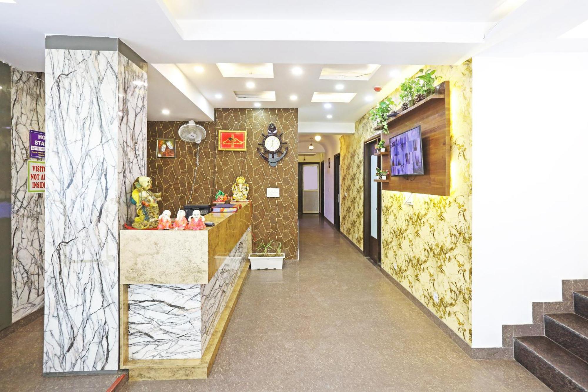 Hotel Star Inn-Near Delhi Airport 뉴델리 외부 사진
