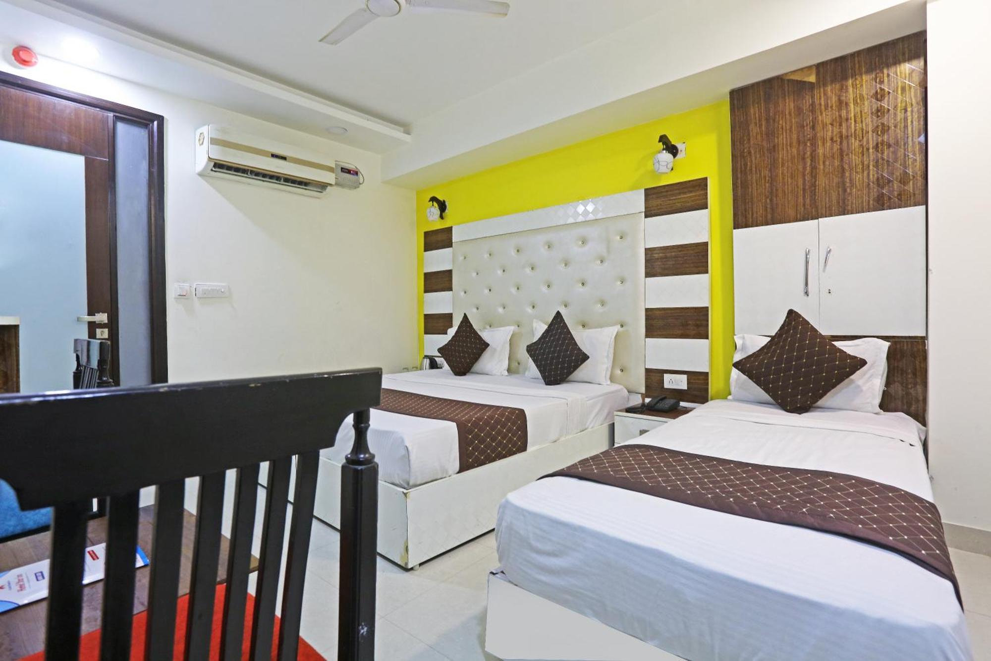 Hotel Star Inn-Near Delhi Airport 뉴델리 외부 사진