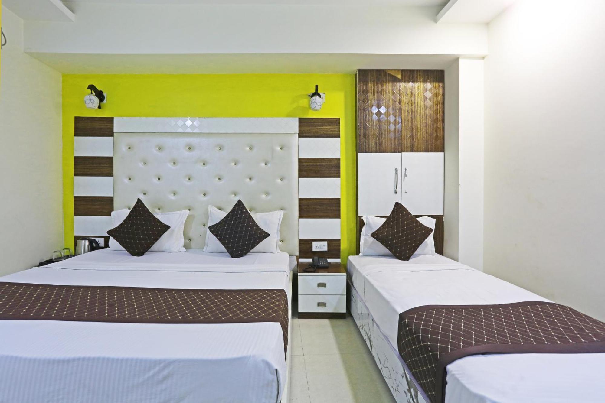 Hotel Star Inn-Near Delhi Airport 뉴델리 외부 사진