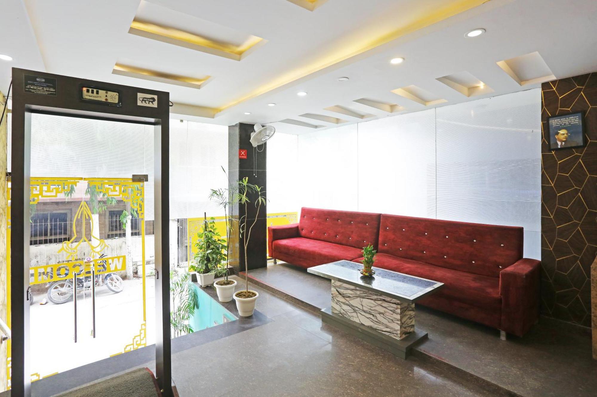 Hotel Star Inn-Near Delhi Airport 뉴델리 외부 사진