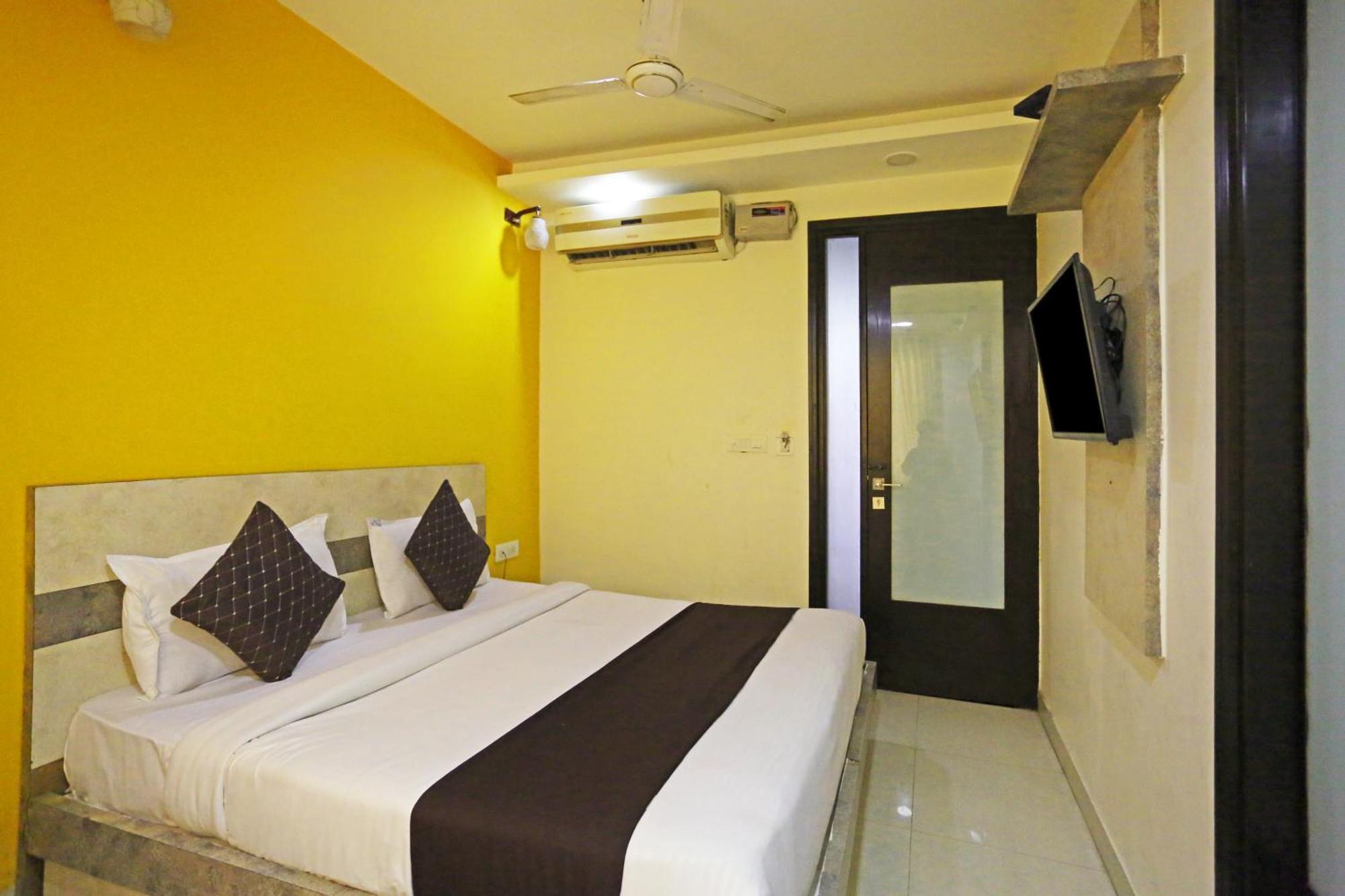 Hotel Star Inn-Near Delhi Airport 뉴델리 외부 사진