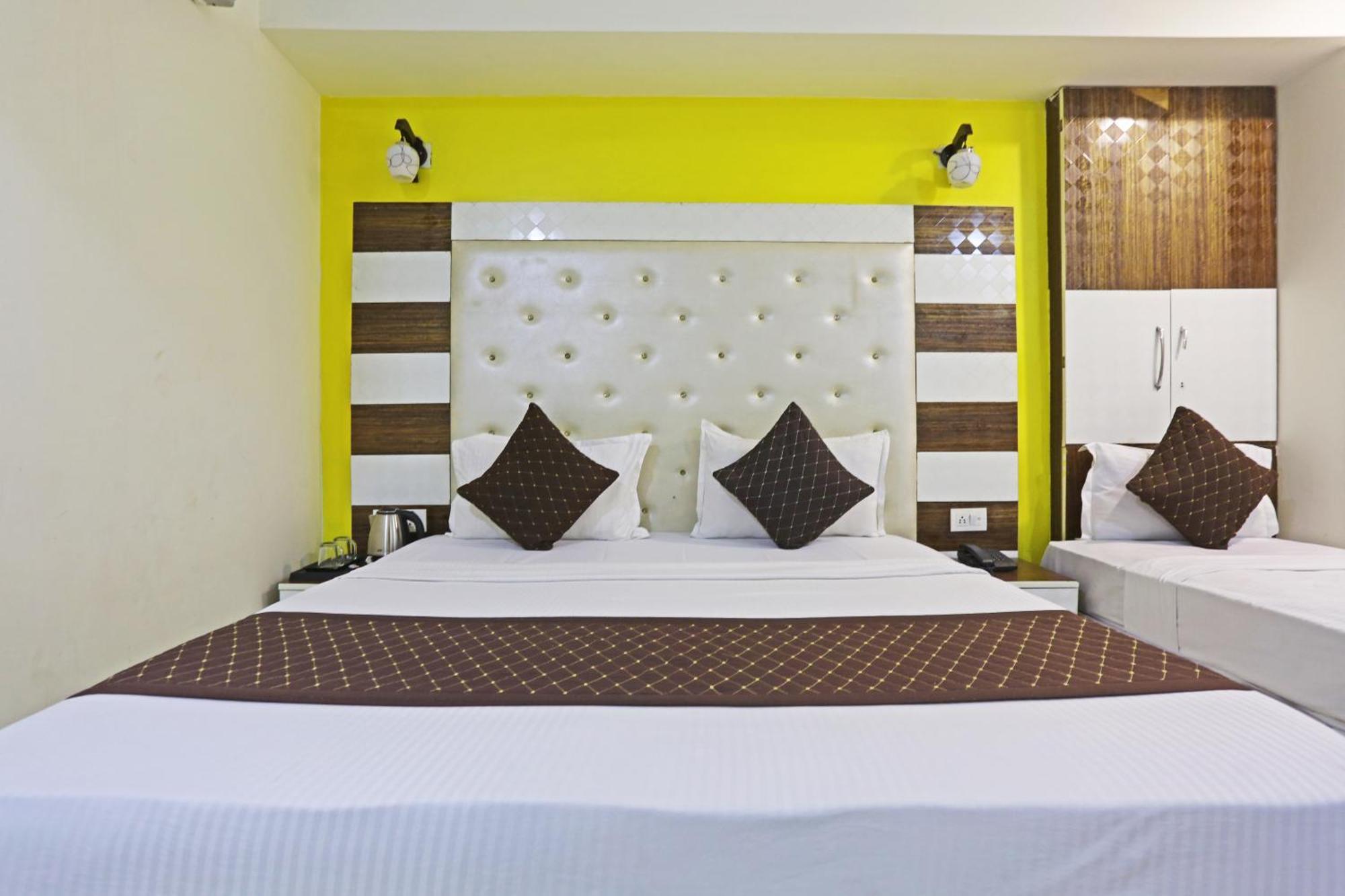 Hotel Star Inn-Near Delhi Airport 뉴델리 외부 사진