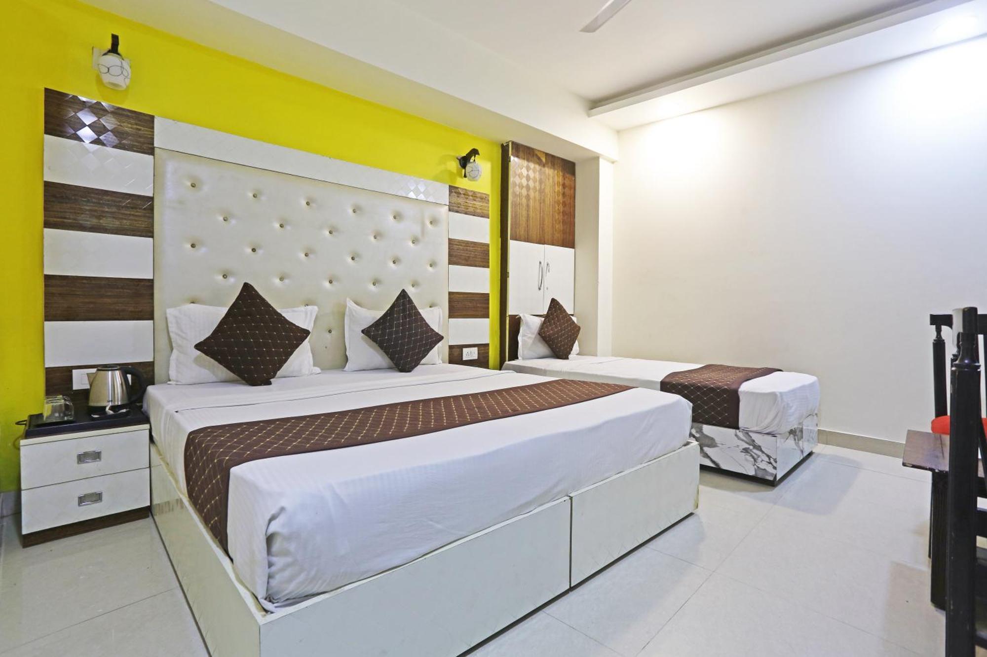 Hotel Star Inn-Near Delhi Airport 뉴델리 외부 사진