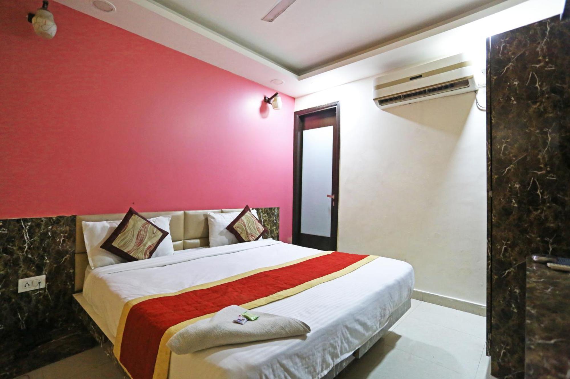 Hotel Star Inn-Near Delhi Airport 뉴델리 외부 사진