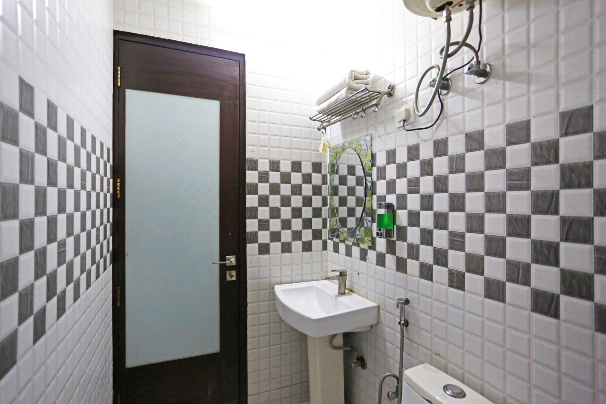 Hotel Star Inn-Near Delhi Airport 뉴델리 외부 사진