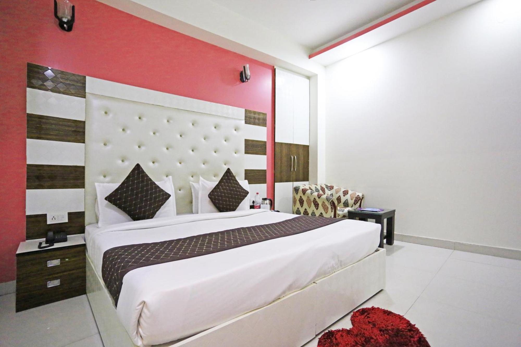 Hotel Star Inn-Near Delhi Airport 뉴델리 외부 사진