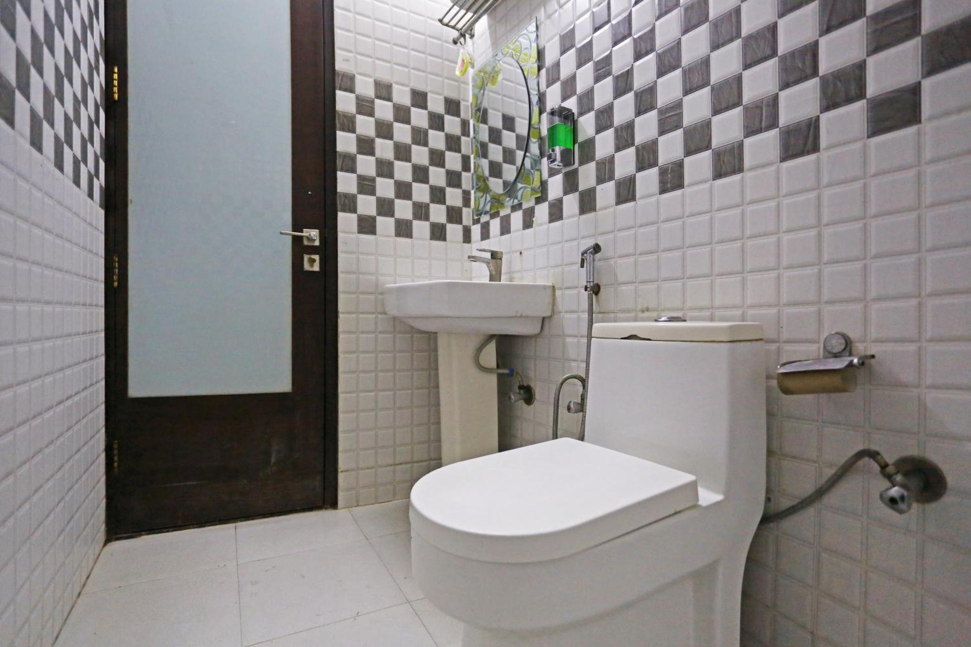 Hotel Star Inn-Near Delhi Airport 뉴델리 외부 사진