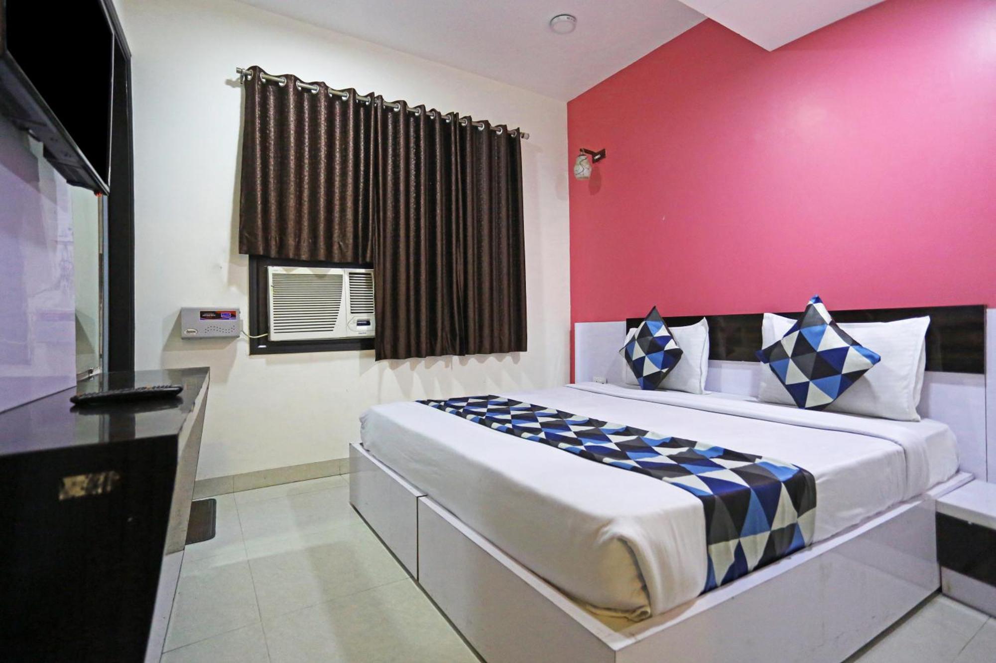 Hotel Star Inn-Near Delhi Airport 뉴델리 외부 사진