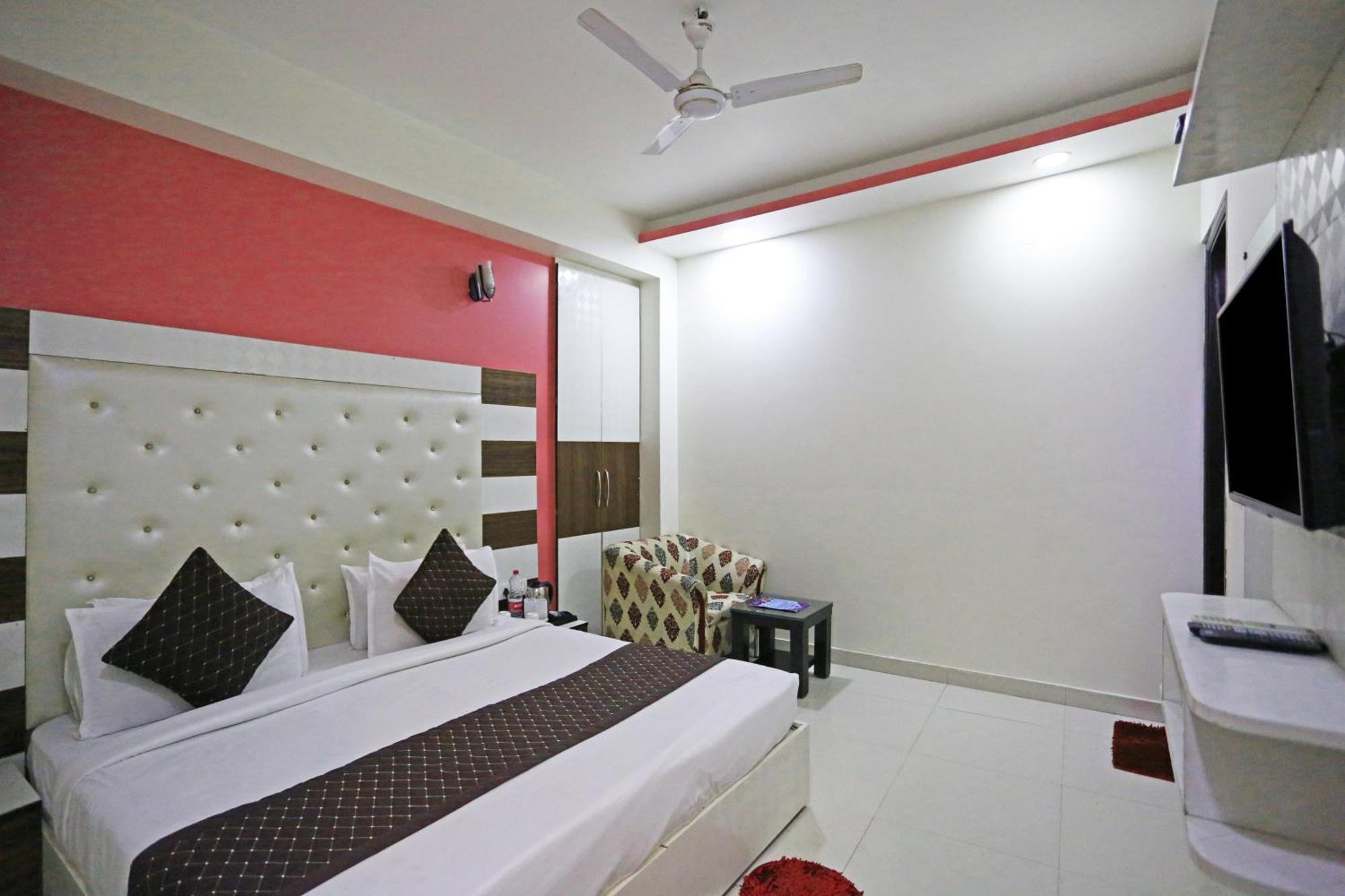 Hotel Star Inn-Near Delhi Airport 뉴델리 외부 사진