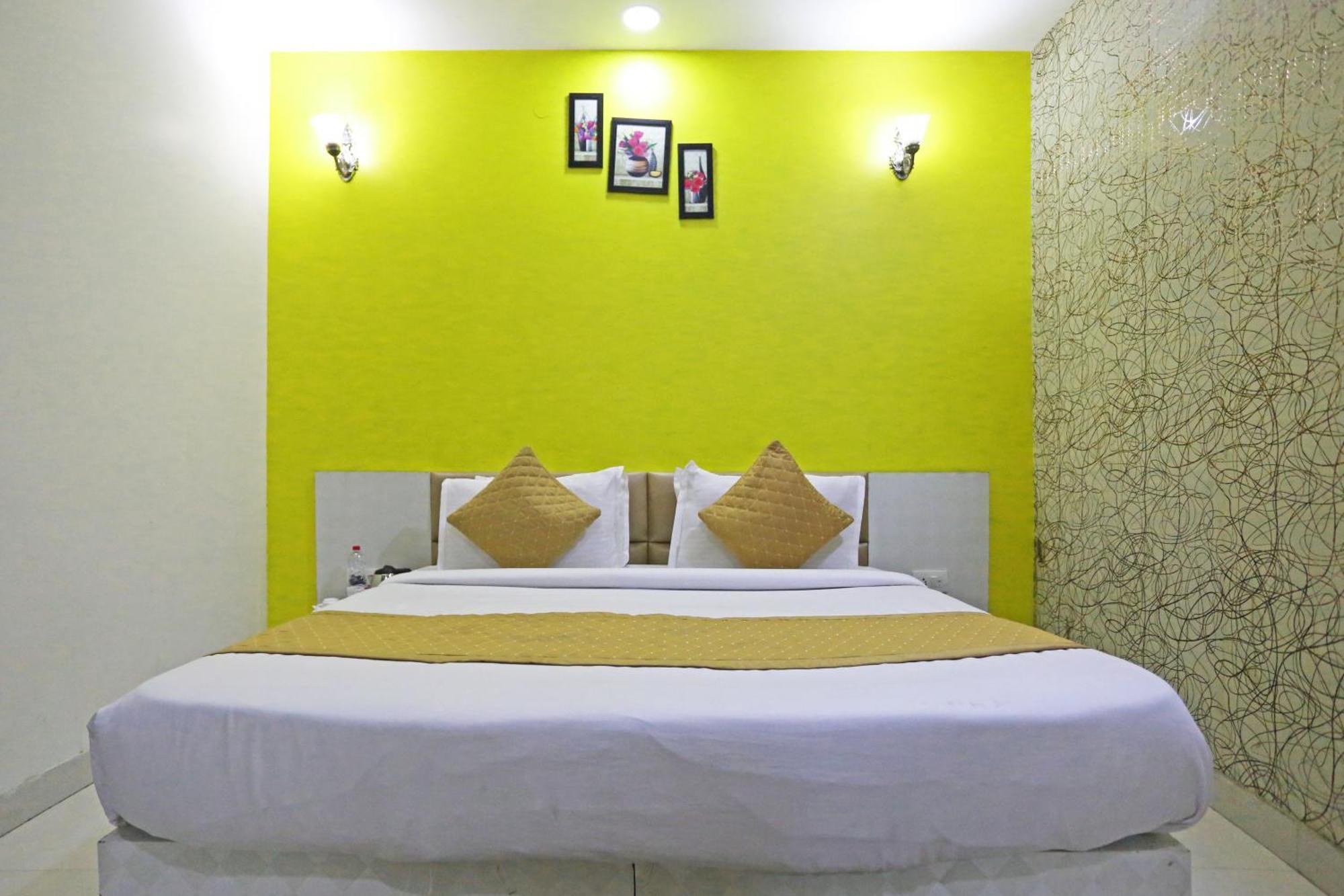 Hotel Star Inn-Near Delhi Airport 뉴델리 외부 사진