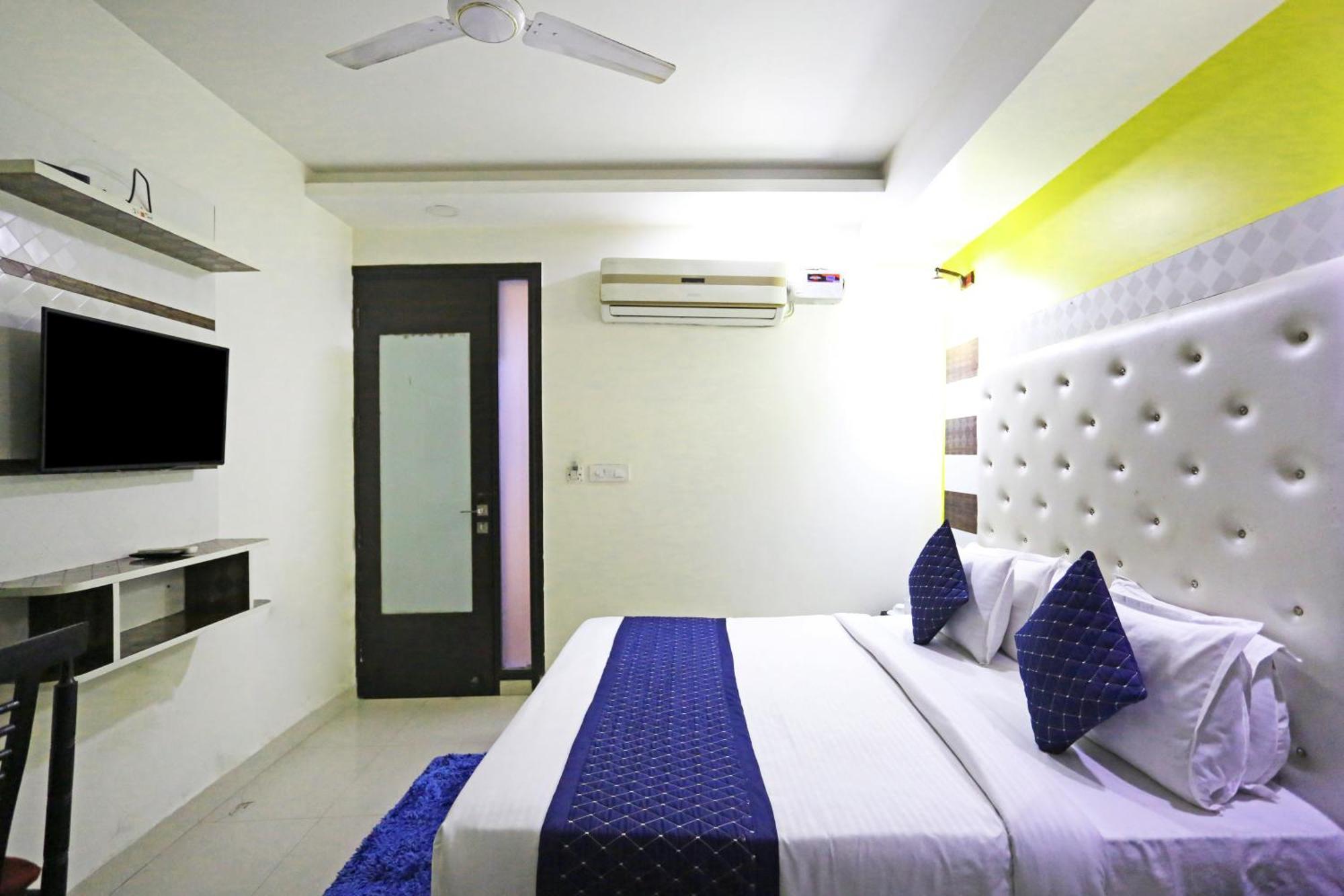 Hotel Star Inn-Near Delhi Airport 뉴델리 외부 사진